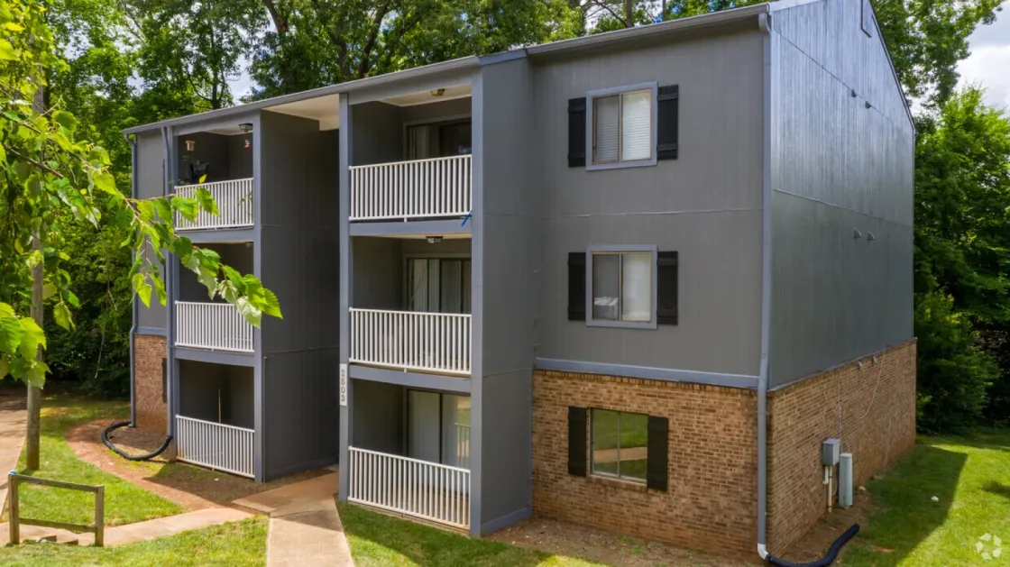 Pineknoll Apartments