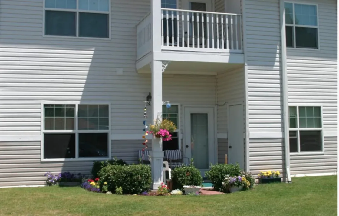 Luther Lakeside Apts