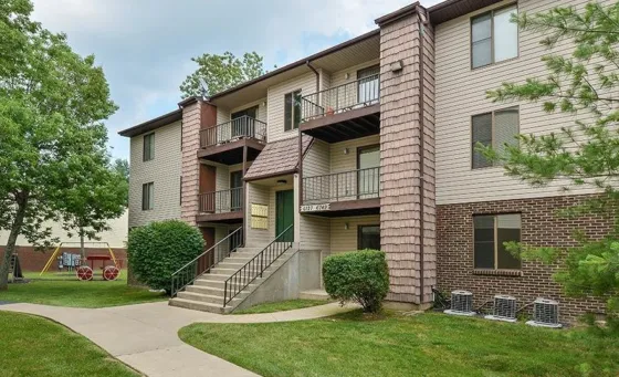 Country Club Apartments