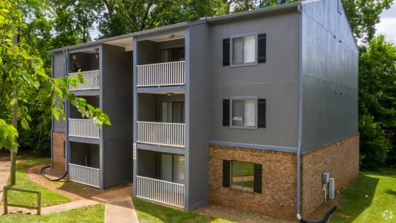 Pineknoll Apartments