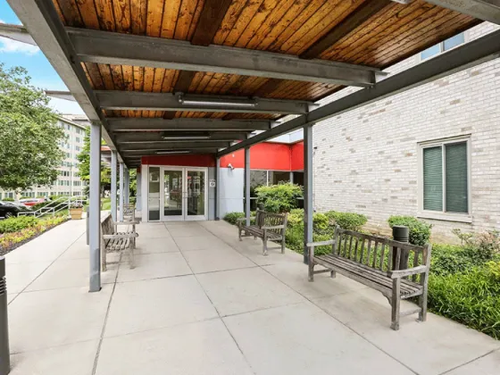 Weinberg Manor West