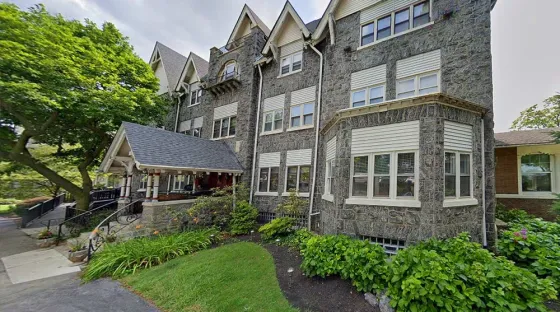 Hayes Manor Retirement Residence